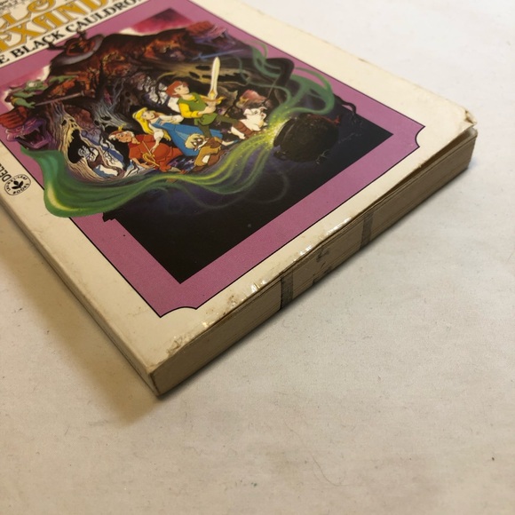 The Black Cauldron- Walt Disney- 1985 Vintage Paperback Book Movie tie in - Picture 6 of 9
